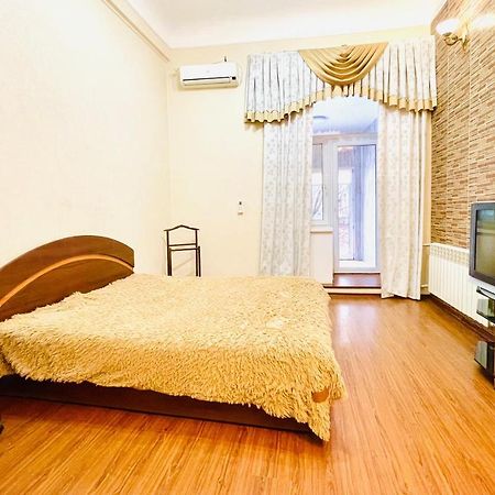 Апартаменты на пр. Дмитрия Яворницкого 109 Дніпро Екстер'єр фото